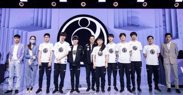 许多选手并 许多选手并