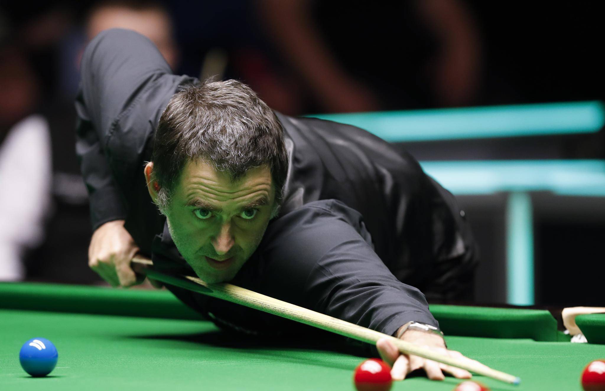 亚当斯用他 亚当斯用他