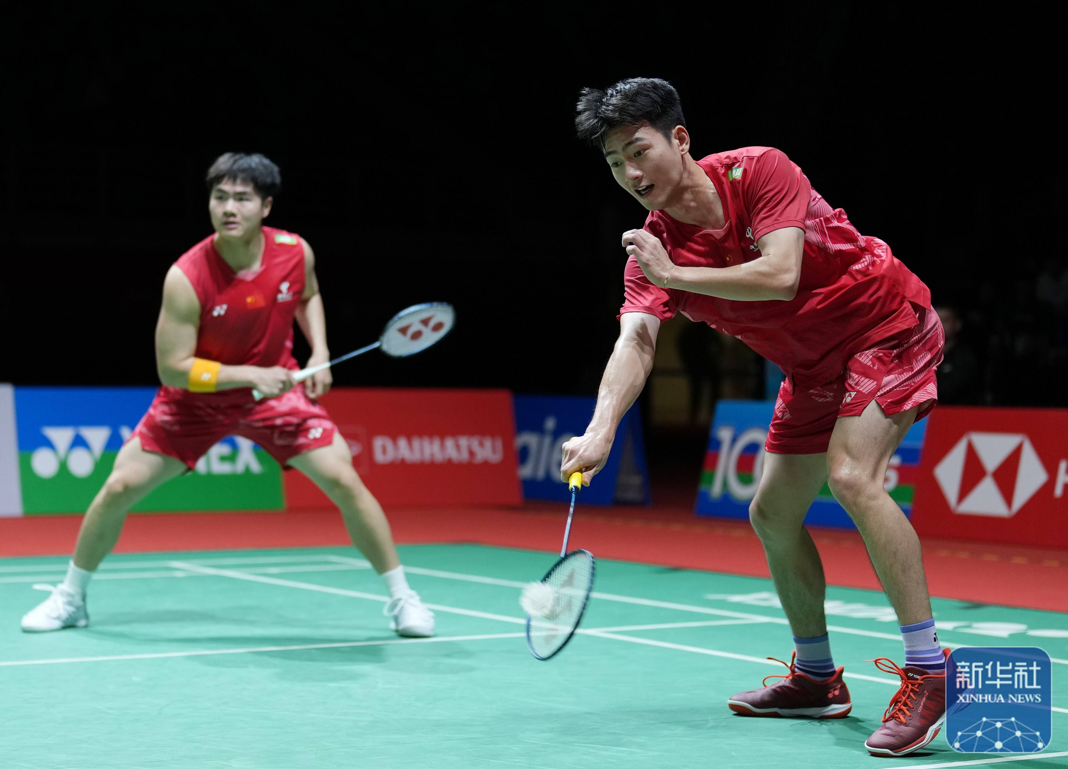 在他离开巴 在他离开巴